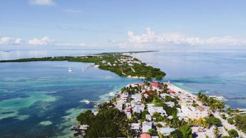 Buitenkant, Bella's Backpackers Hostel in Caye Caulker Buitenkant, Bella's Backpackers Hostel in Caye Caulker