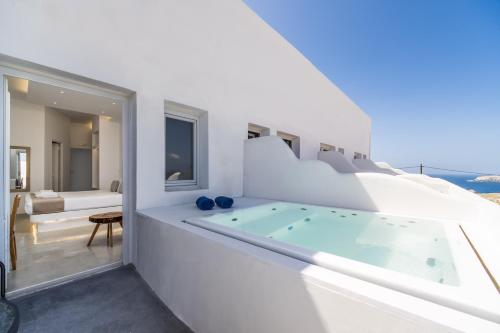 شرفة/ تراس, Serenità Luxury Suites in أكروتيري شرفة/ تراس, Serenità Luxury Suites in أكروتيري