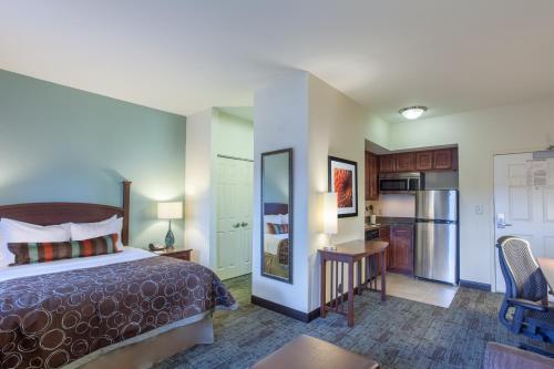 Staybridge Suites North Brunswick By IHG in 北賓士域 Staybridge Suites North Brunswick By IHG in 北賓士域