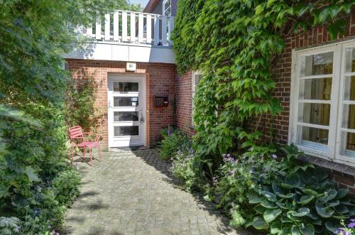 Entrance, fewo1846 - De-ole-Doc-Hus - ehemaliges Landarzthaus mit großem Garten in Satrup Entrance, fewo1846 - De-ole-Doc-Hus - ehemaliges Landarzthaus mit großem Garten in Satrup