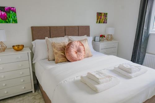 Modern & Artistic Design Humphreys Lodge - Sleep 6