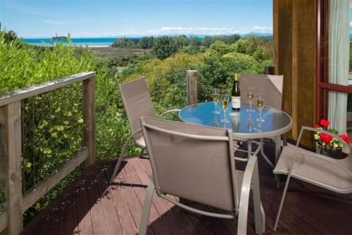 Balcony/terrace, Ocean View Chalets in Marahau Balcony/terrace, Ocean View Chalets in Marahau