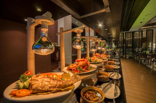 Restaurant, Waterfront Airport Hotel and Casino Mactan in Cebu Restaurant, Waterfront Airport Hotel and Casino Mactan in Cebu