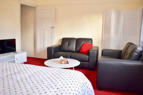 Comfortable 3 Bedroom Apartment In Trendy Haberfield in Ashfield Comfortable 3 Bedroom Apartment In Trendy Haberfield in Ashfield