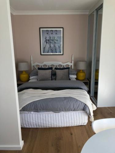Sun-Drenched 1 Bed Studio Apartment In Newtown in Newtown Sun-Drenched 1 Bed Studio Apartment In Newtown in Newtown