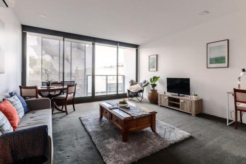 Spacious 1BD in Prahran -50 mtrs to Chapel Street! in Prahran Spacious 1BD in Prahran -50 mtrs to Chapel Street! in Prahran