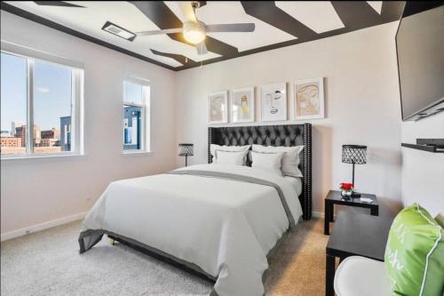 Lux Penthouse Skyline, Views Gym , Free Parking & Wifi in West Baltimore Lux Penthouse Skyline, Views Gym , Free Parking & Wifi in West Baltimore