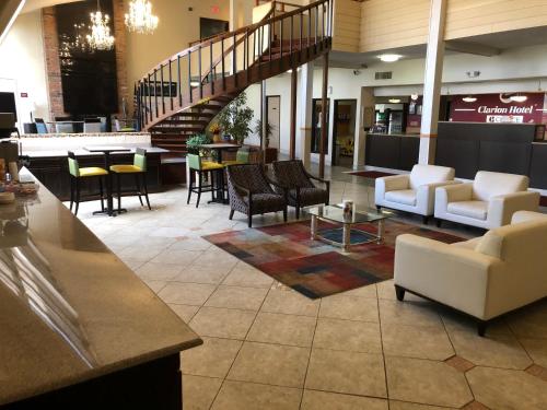 Lobby, Clarion Hotel Rock Springs-Green River in Rock Springs (WY) Lobby, Clarion Hotel Rock Springs-Green River in Rock Springs (WY)