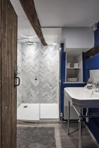 Badkamer, Luxury Cotswolds Cottage optional Hot Tub, Castle Combe in Castle Combe Badkamer, Luxury Cotswolds Cottage optional Hot Tub, Castle Combe in Castle Combe