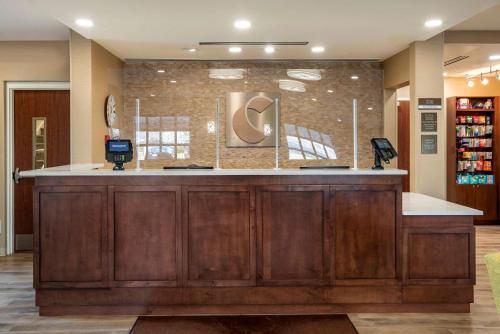 Lobby, Comfort Inn & Suites in East Harrisonburg Lobby, Comfort Inn & Suites in East Harrisonburg