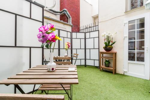 Garden, Hotel Dwin near Conciergerie Palace Garden, Hotel Dwin near Conciergerie Palace