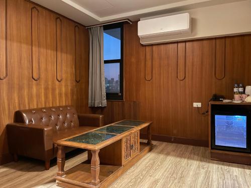 Yoshi Hotel - Tainan Station Branch in Тайнань Yoshi Hotel - Tainan Station Branch in Тайнань