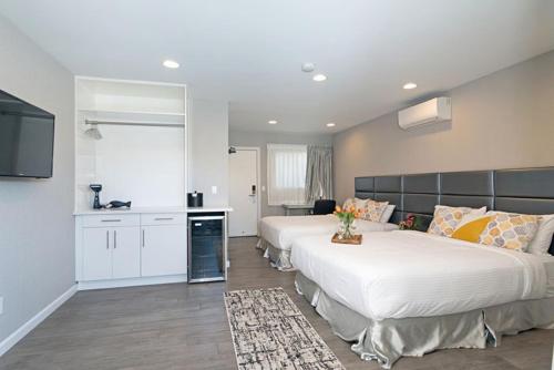 Bed, Sands Of La Jolla in La Jolla Bed, Sands Of La Jolla in La Jolla