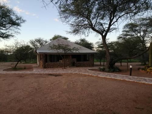 Khan River Lodge in คาริบบิบ Khan River Lodge in คาริบบิบ