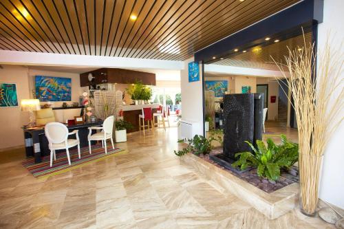 לובי, Carnac Lodge Hotel & Spa in Quiberon לובי, Carnac Lodge Hotel & Spa in Quiberon