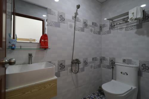 Bathroom, Phát Lộc Phát Phan Anh near Dam Sen Water Park Bathroom, Phát Lộc Phát Phan Anh near Dam Sen Water Park