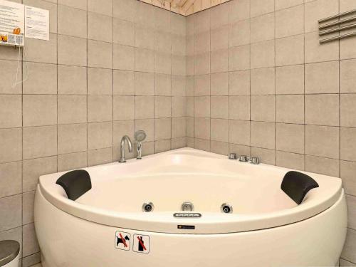 سبا, 10 person holiday home in Væggerløse-By Traum in Vaeggerlose سبا, 10 person holiday home in Væggerløse-By Traum in Vaeggerlose