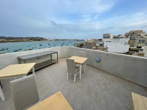 balkong/terrass, La Reggia Seaview Guesthouse in Marsaxlokk balkong/terrass, La Reggia Seaview Guesthouse in Marsaxlokk