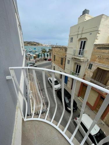 balkong/terrass, La Reggia Seaview Guesthouse in Marsaxlokk balkong/terrass, La Reggia Seaview Guesthouse in Marsaxlokk