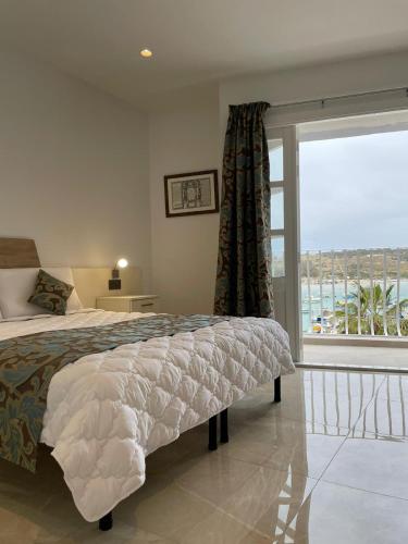 La Reggia Seaview Guesthouse in Marsaxlokk La Reggia Seaview Guesthouse in Marsaxlokk