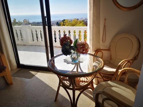 beranda/teres, El Capistrano in Pusat Bandar Nerja beranda/teres, El Capistrano in Pusat Bandar Nerja