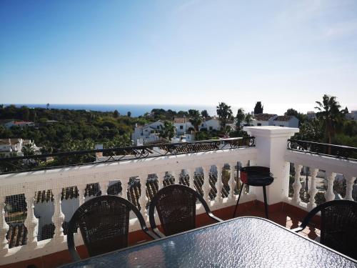 beranda/teres, El Capistrano in Pusat Bandar Nerja beranda/teres, El Capistrano in Pusat Bandar Nerja