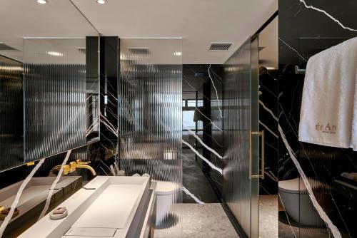 Bathroom, the Arca in Hong Kong Island South Bathroom, the Arca in Hong Kong Island South