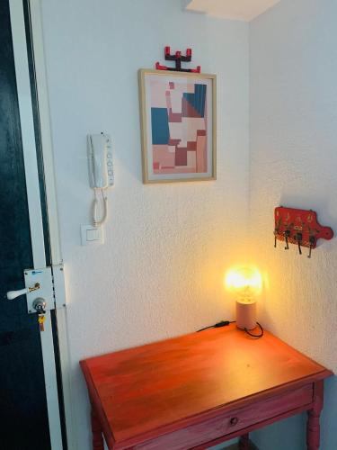 Le Saint Loup (terrasse et parking)