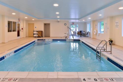 游泳池, Holiday Inn Express & Suites Peekskill-Lower Hudson Valley By IHG in 皮克斯基爾(NY) 游泳池, Holiday Inn Express & Suites Peekskill-Lower Hudson Valley By IHG in 皮克斯基爾(NY)