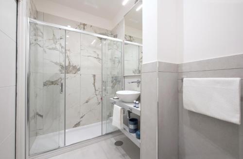 Bathroom, Napoli City Center - Appartamenti e Camere near Royal Palace Napoli (Palazzo Reale Napoli) Bathroom, Napoli City Center - Appartamenti e Camere near Royal Palace Napoli (Palazzo Reale Napoli)