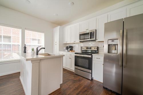 Unit 1 - Spacious & Renovated Apt Home in the City's Action in Houston (TX) Unit 1 - Spacious & Renovated Apt Home in the City's Action in Houston (TX)