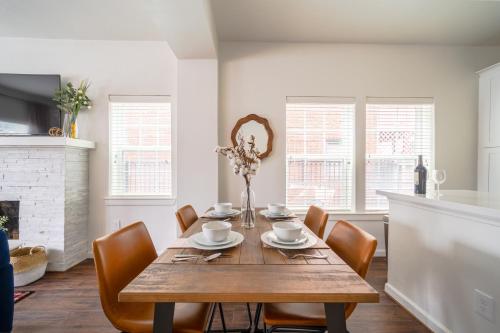 Unit 1 - Spacious & Renovated Apt Home in the City's Action in Houston (TX) Unit 1 - Spacious & Renovated Apt Home in the City's Action in Houston (TX)