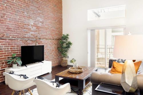 Amazing Spacious 2-BD / 2-Bath Apartment in DTLA 