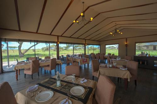 Restaurante, Serengeti Sametu Camp in Serengeti Restaurante, Serengeti Sametu Camp in Serengeti