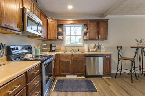 Kitchen, 4BR Ranch Style Home A Mile From Historic Downtown in Other Kitchen, 4BR Ranch Style Home A Mile From Historic Downtown in Other