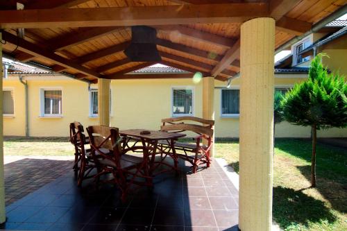 A szálláshely kívülről, Messe-Hotel "Waldruhe" in Giesen A szálláshely kívülről, Messe-Hotel "Waldruhe" in Giesen