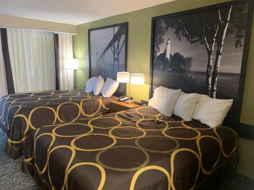 Super 8 by Wyndham Petoskey in Petoskey (MI) Super 8 by Wyndham Petoskey in Petoskey (MI)