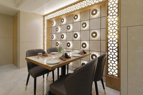 Restaurant, Hotel Elysian Residency in Ahmedabad Restaurant, Hotel Elysian Residency in Ahmedabad