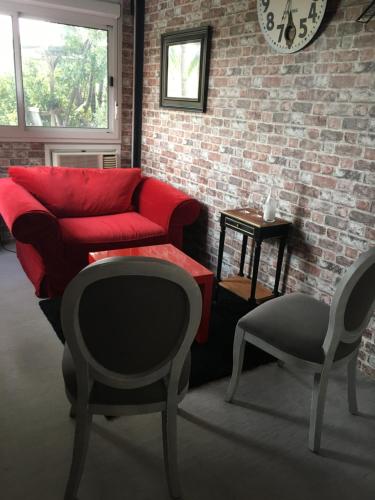 Паб/Коктейль-бар, Atelierchic in Ле Лаванду Паб/Коктейль-бар, Atelierchic in Ле Лаванду