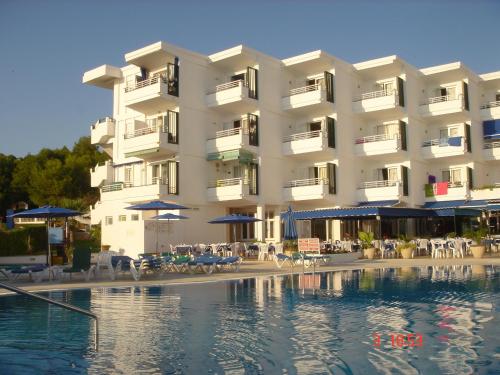 Exterior view, Vistamar Apartments in Menorca Exterior view, Vistamar Apartments in Menorca
