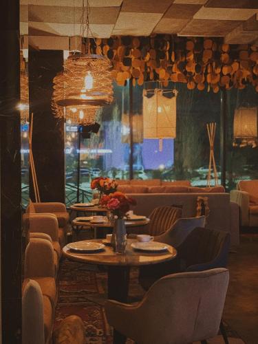 レストラン, オアシス イン (Oasis Inn) in ヌル スルタン レストラン, オアシス イン (Oasis Inn) in ヌル スルタン