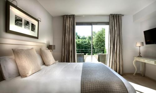 Mas du Grand Vallon Hotel in Mougins Mas du Grand Vallon Hotel in Mougins