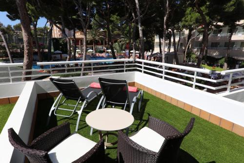 Erkély/terasz, Hotel & Spa S'Entrador Playa near Platja de Cala Agulla Erkély/terasz, Hotel & Spa S'Entrador Playa near Platja de Cala Agulla