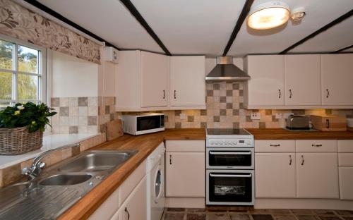 кухня, Tros Yr Afon Holiday Cottages and Manor House in Бомарі кухня, Tros Yr Afon Holiday Cottages and Manor House in Бомарі