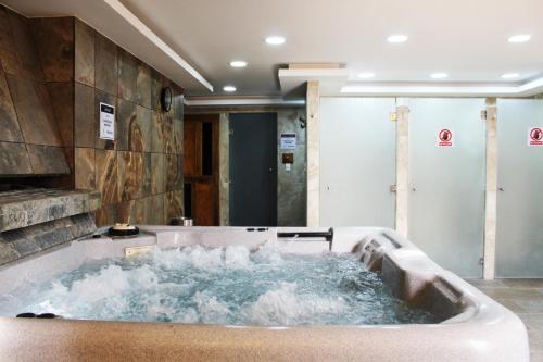 Hot tub, Hotel Las Americas in Guatemala City Hot tub, Hotel Las Americas in Guatemala City