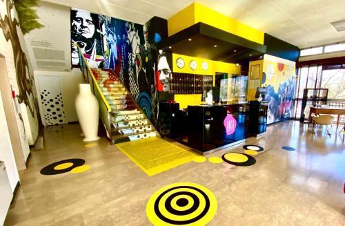 Фойє, The Originals City, Arca Street Art Hotel, Spoleto in Сполето Фойє, The Originals City, Arca Street Art Hotel, Spoleto in Сполето
