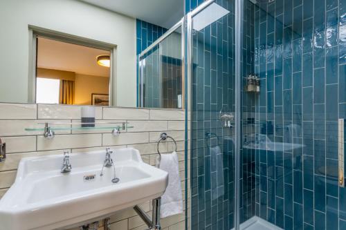 Bathroom, Riva Boutique Hotel in Helensburgh Bathroom, Riva Boutique Hotel in Helensburgh