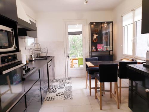 Kitchen, UN OASIS EN PROVENCE in Eoures Kitchen, UN OASIS EN PROVENCE in Eoures