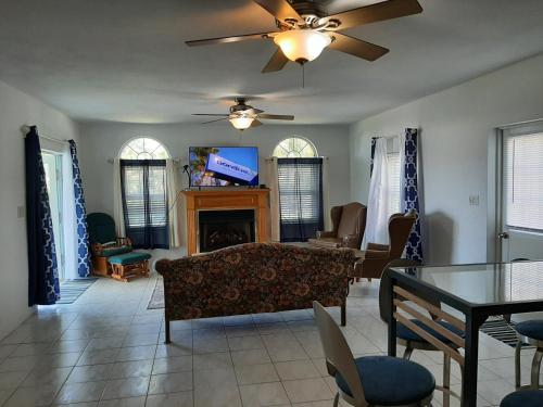 Guestroom, AIRBAB Moon Gate West in Bermuda Guestroom, AIRBAB Moon Gate West in Bermuda