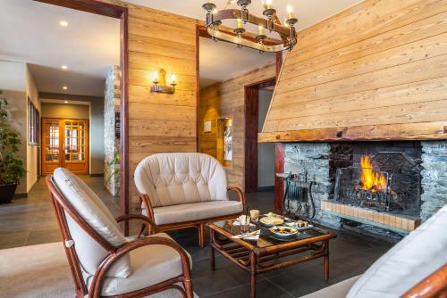 Hotel Les Arolles in Meribel Mottaret Hotel Les Arolles in Meribel Mottaret